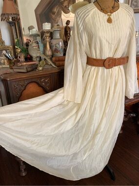 Vintage Gorgeous Boho Victorian-inspired Ivory Bridal Wedding Dress/Nightgown